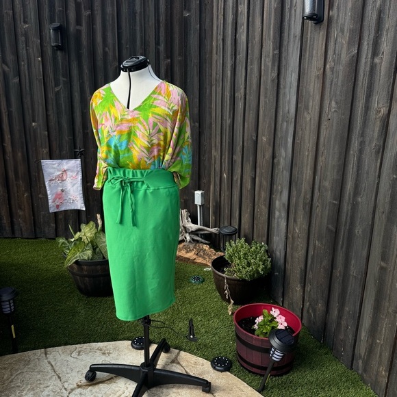 Classic Concepts Green Midi Pencil Skirt with Tie Front - Picture 8 of 9